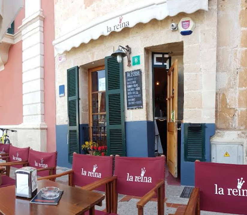 La Reina's terrace chairs outside the shopfront