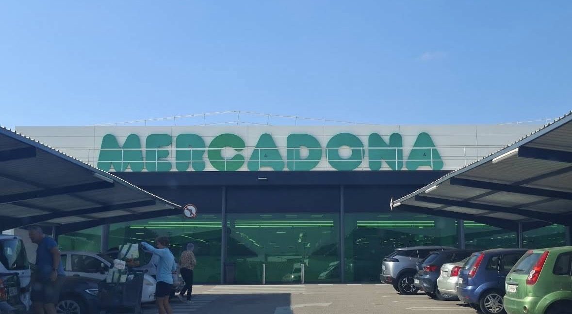 The Mercadona storefront in Maó