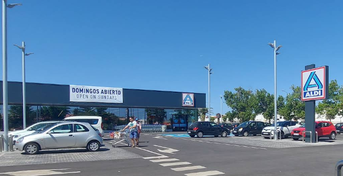 The ALDI storefront and car park in Maó